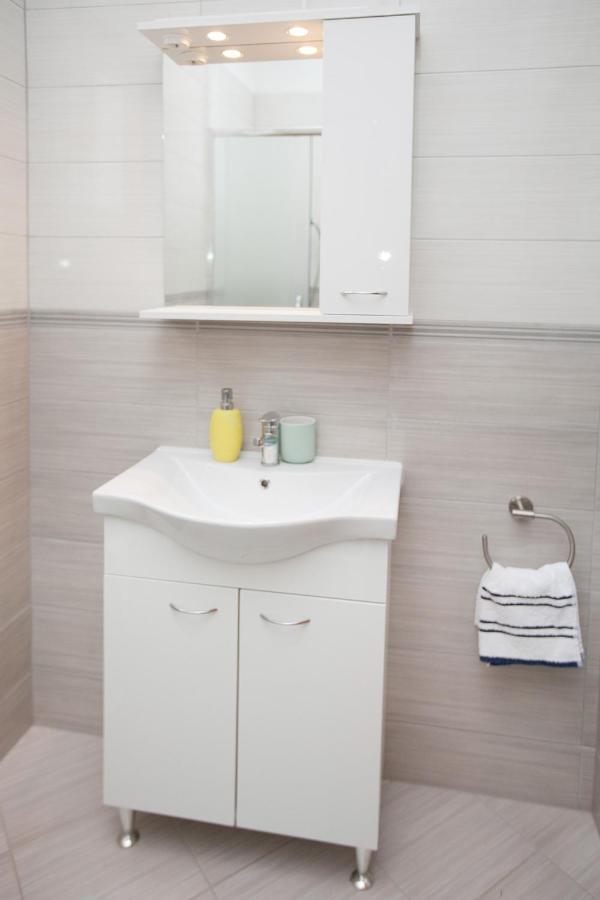 Apartmani Lea Starigrad Paklenica Exterior foto