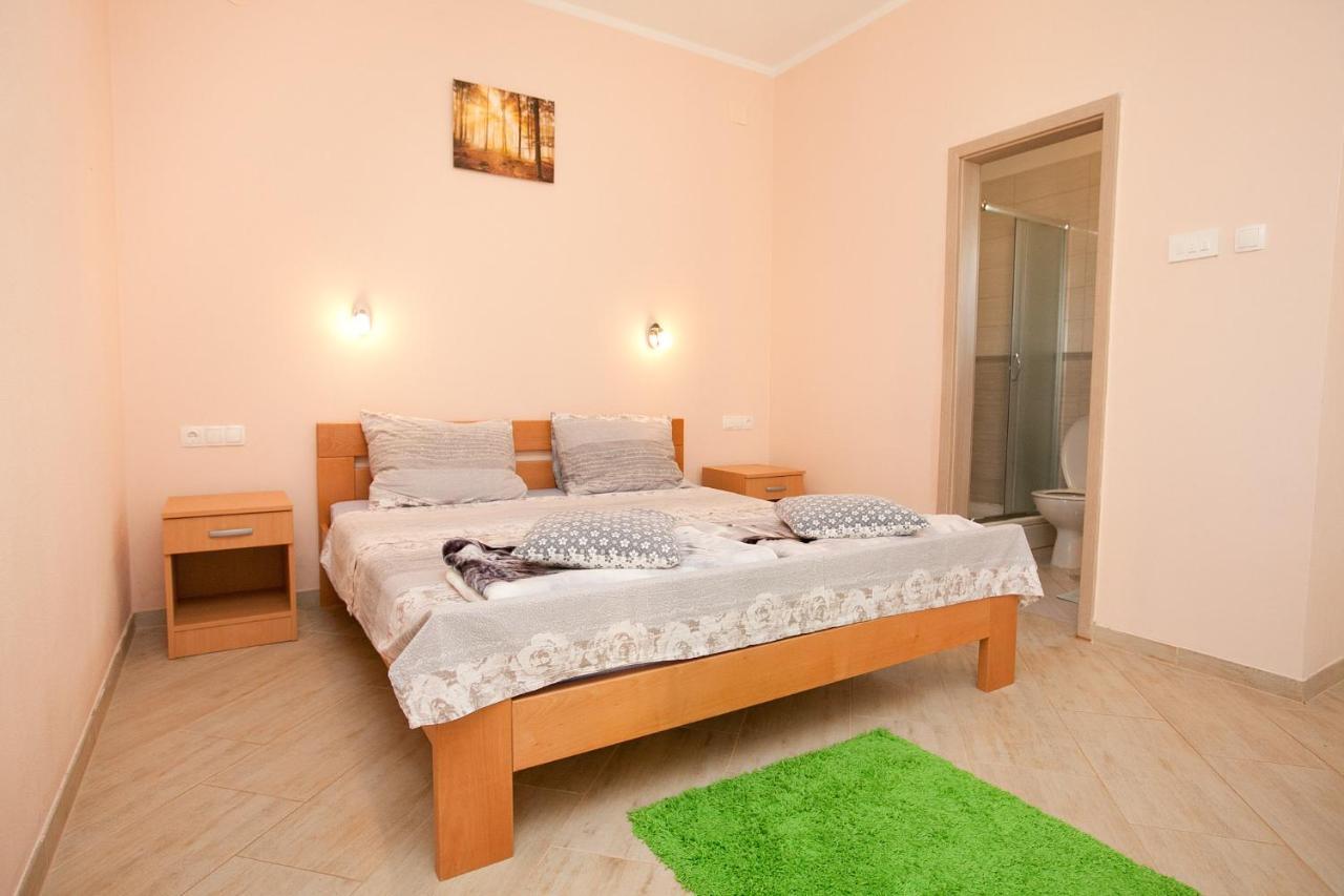 Apartmani Lea Starigrad Paklenica Exterior foto