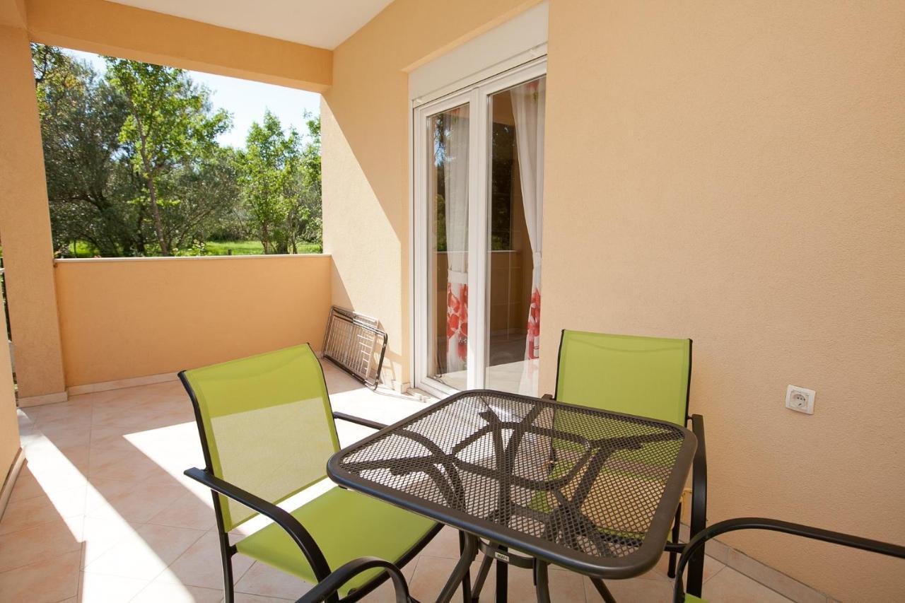 Apartmani Lea Starigrad Paklenica Exterior foto