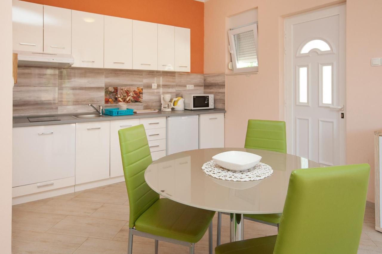 Apartmani Lea Starigrad Paklenica Exterior foto