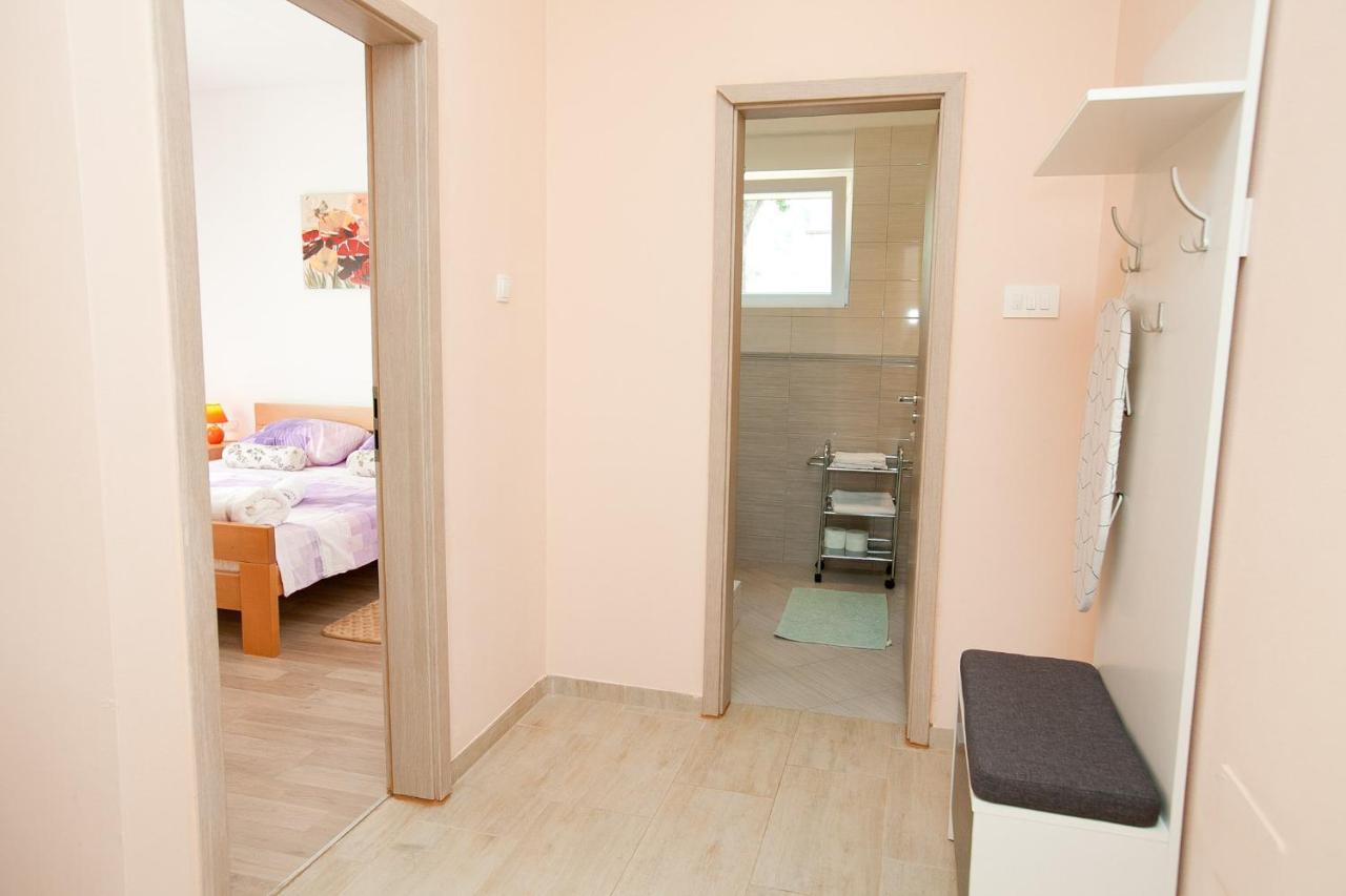 Apartmani Lea Starigrad Paklenica Exterior foto