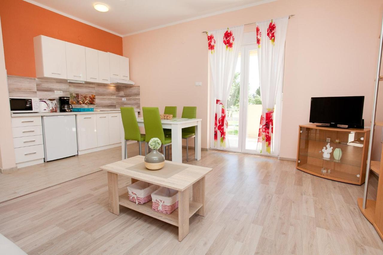 Apartmani Lea Starigrad Paklenica Exterior foto