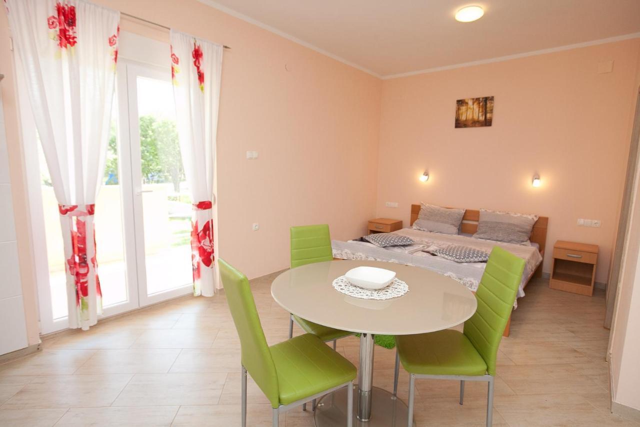 Apartmani Lea Starigrad Paklenica Exterior foto