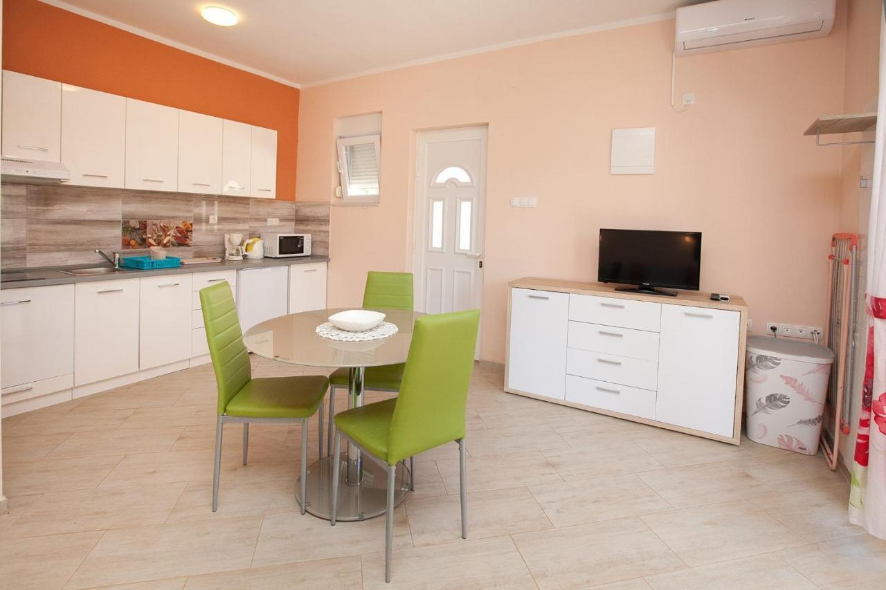 Apartmani Lea Starigrad Paklenica Exterior foto
